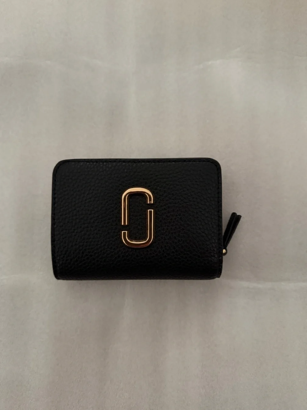 Marc Jacobs Black Pebbled Zip Wallet with 6 credit card slots and one bill fold - Picture 1 of 6